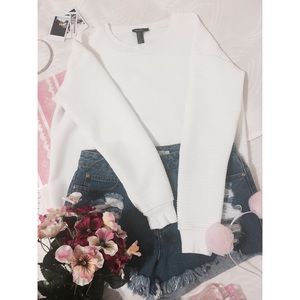 ⚫️ Forever 21 - Crewneck NWOT ⚪️